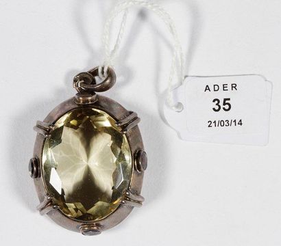 null Pendentif en argent serti d'une importante citrine ovale, agrémenté d'améthystes.....