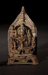 null Déesse Gauri Inde du Nord-Ouest - Gujarat. XIVe / XVe siècle. Bronze Dotée de...
