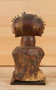 null SONGYE (R. D. Congo) Statuette de divination. Puissante et ancienne statuette...