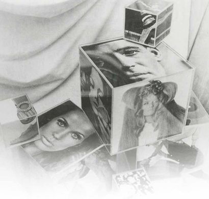 null Cube photo, première version, 1967 Altuglas, intérieur en mousse. 10 x 10 x...