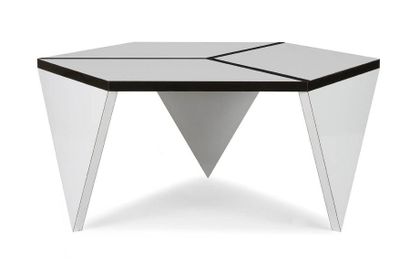 null Vertige, pièce unique, c. 1985/89 Table basse, noir et blanc. Medium et formica....