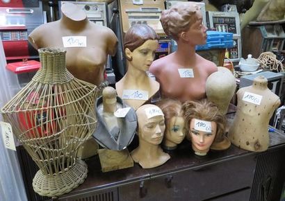 null Mode. 3 bustes de femmes en plâtre peint, un buste en osier, 3 têtes en plastique...