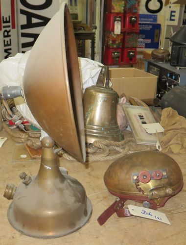 null Radiateur Lilor en cuivre et casque métal à bobines.