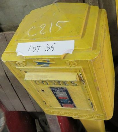 null Boîte aux lettres Postes Françaises.