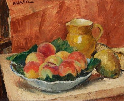 Charles Kvapil (1884-1958) Coupe de fruits Huile sur panneau. Signée en haut à gauche....