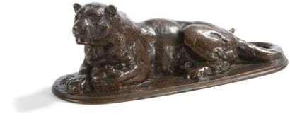 null Antoine-Louis BARYE (1795 - 1875) 
Panthère couchée
Bronze, patine brun clair,...