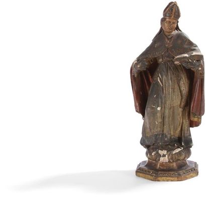 null Saint évêque en bois de résineux sculpté en ronde-bosse, polychromé et doré....