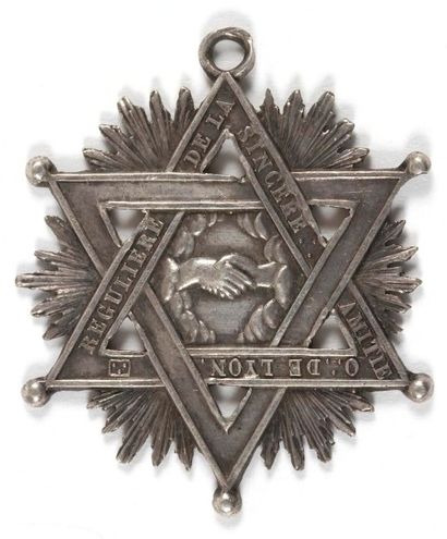 null Médaille de la loge maçonnique « la Sincère Amitié » à l’Orient de Lyon. Argent,...