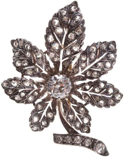 null Broche fleur stylisée en argent, le coeur orné d'un diamant de taille ancienne,...