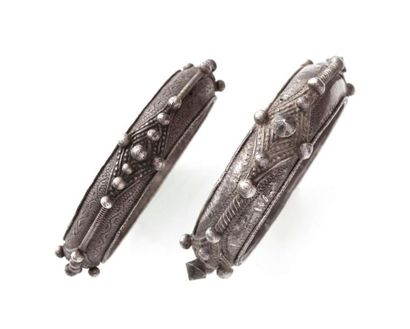 null Deux bracelets en argent, Maroc, Jebel bani, début XXe siècle En métal argenté,...
