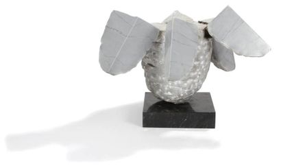 Nicolas ALQUIN (né en 1958) Composition Sculpture articulée en marbre gris. Non signée....