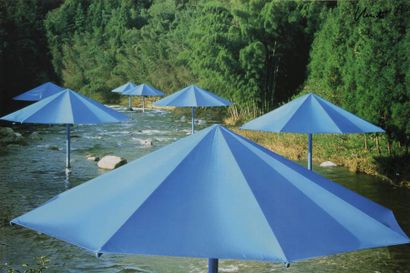 Christo Javacheff, dit CHRISTO (né en 1935) The Umbrellas, Ibaraki, Japon, 1984-1991...