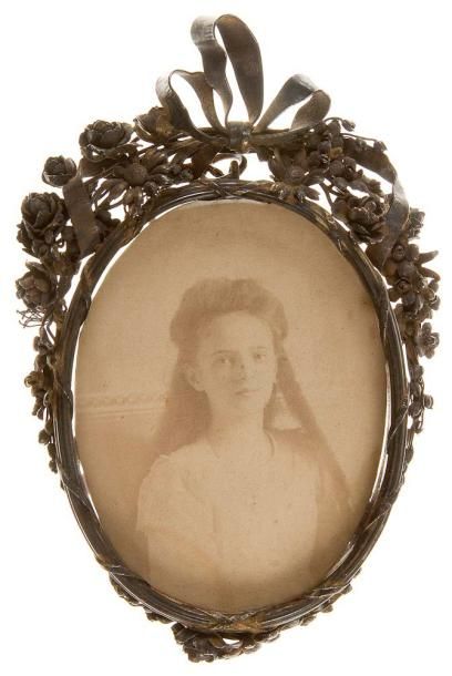 null Portrait de la princesse Irina Alexandrovna (future épouse de Félix Youssoupov).


Marqué...