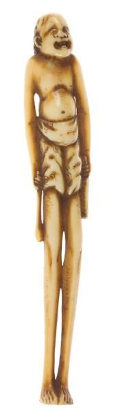 JAPON - Epoque EDO (1603 - 1868) Netsuke en ivoire représentant Ashinaga debout tenant...