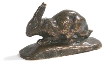 Antoine Louis BARYE (1795-1875) 
Lapin, oreilles dressées.
Bronze à patine brun vert.
Estampillé...