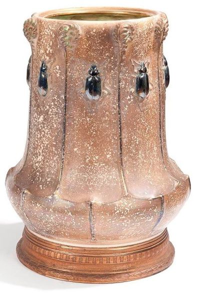 Édouard STELLMACHER & Co à Teplitz Important vase monté à panse toupie et très large...