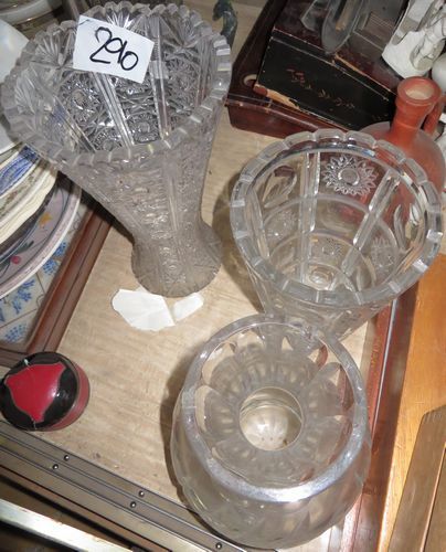 null Lot important de carafes et vases, une lampe, un service en porcelaine (théière,...
