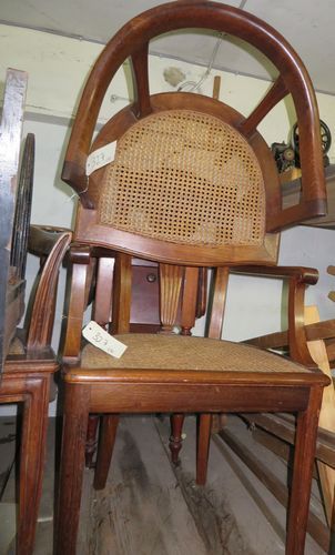 4 fauteuils en bois naturel à dossier gondole...