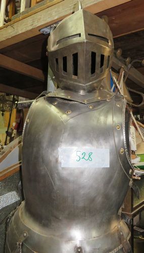 null Armure type Moyen Age en métal et côte de mailles.