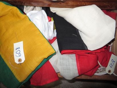 null Ensemble de drapeaux de divers pays : Tchad, Vietnam, Liban, Hongrie, Israel,...