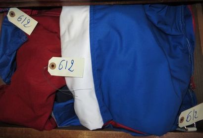 null Ensemble de drapeaux français en coton de grande taille. Dim : 2 et 3 mètres....
