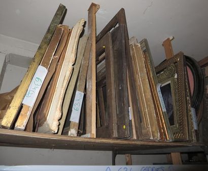 null Lot d'environ 20 cadres en bois, certains en stuc doré. Formats divers. 