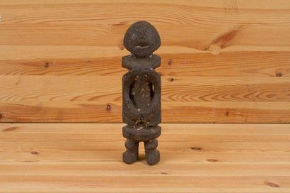 ISHAN (Nigéria) 
Statuette.
Patine sacrificielle.
H.: 26,5 cm