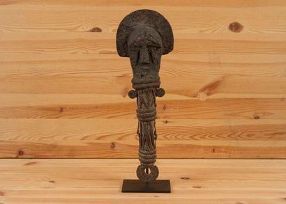 Igbo (Nigéria) 
Autel rituel «Ofo».
Objet cultuel le plus important du peuple Igbo,...