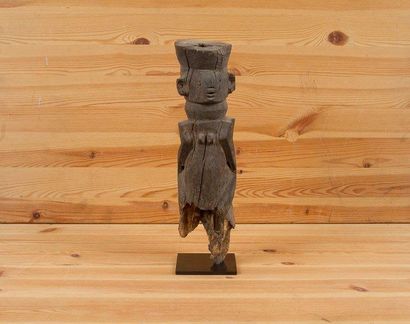 CHAMBA (Nigéria) 
Statue.
Très ancienne statuette du type «columnar «de R. Fardon,...