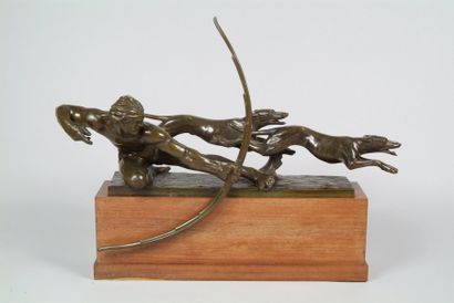 Alexandre KELETY ( - 1940). Chasseur à l'arc et chiens courants. Bronze à patine...