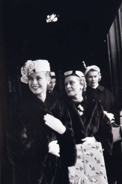Grace Kelly, sa mère et sa soeur Peggy, 1954....