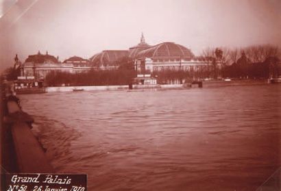 Paris, inondations de 1910. Trois tirages...