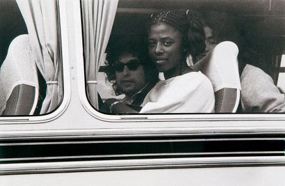 Serge BENHAMOU (né en 1953) Bob Dylan et son amie, Paris, 1977-1978 Tirage argentique...