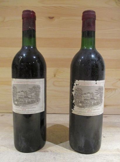 null 2 bouteilles CHÂTEAU LAFITE ROTHSCHILD, GCC1 Pauillac, 1974 (1 B.G - 1 T.L.B...