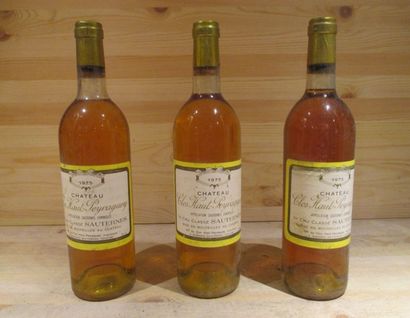 null 8 bouteilles CHÂTEAU CLOS HAUT PEYRAGUEY, CC1 Sauternes, 1975 (2 T.L.B - 1 H.E....