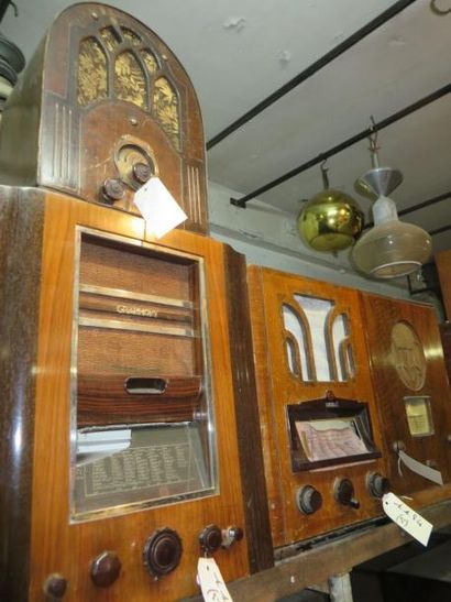 null Ensemble de cinq postes de radio en bois dont Grammont modèle «616», Philips...