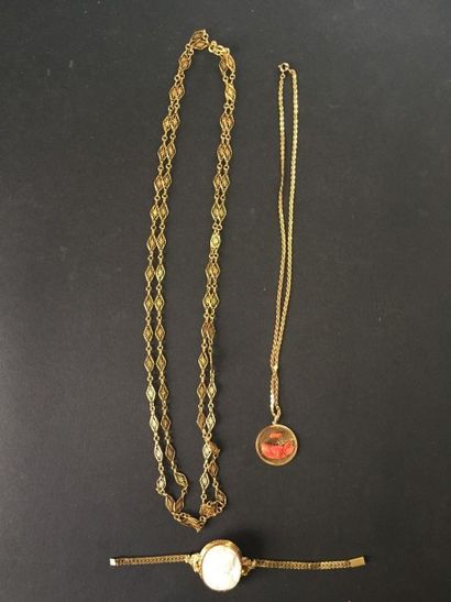 null Suite de bijoux comprenant un collier en or 18K orné d'un médaillon, un bracelet...