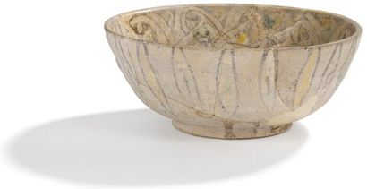 null Trois coupes en céramique, Iran oriental, Nichapour, Xe siècle.
Céramiques argileuses,...