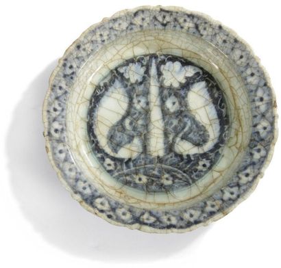  Grand plat aux paons, Asie centrale, Samarcande, XVe siècle. Céramique siliceuse...