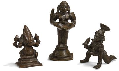 null Douze divinités en bronze et laiton, Est et Sud de l'Inde, XIXe siècle.
Trois...