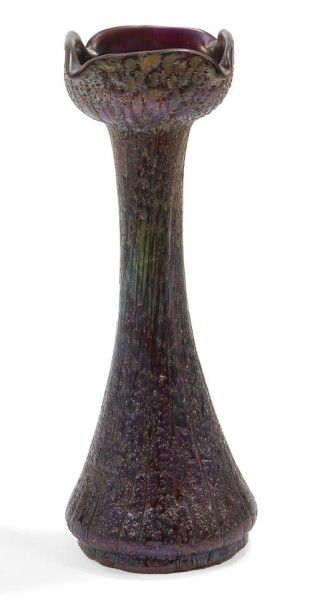 PALLME-KÖNIG Glasfabrik 
Haut vase naturaliste évoquant une fleur, le corps piriforme,...