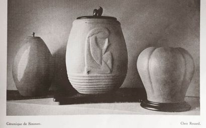 HENRI SIMMEN (1880-1963) 
Vase en bouton floral.
Épreuve en céramique à la riche...