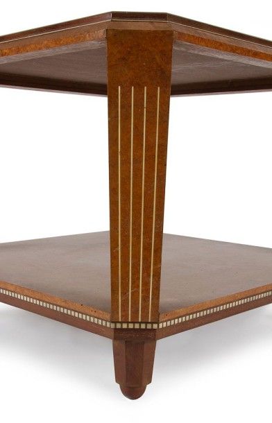 Paul Follot (1877-1941) 
Rare table basse à un plateau d'entretoise en placage de...