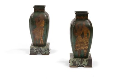 Paul- Louis MERGIER 
Pierrot et Colombine, circa 1925
Deux vases balustres, formant...
