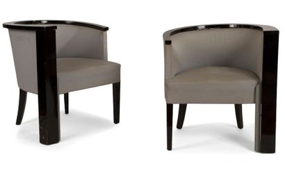 Renée KINSBOURG (1888-1958) 
Deux très rares fauteuils asymétriques, formant pendants,...