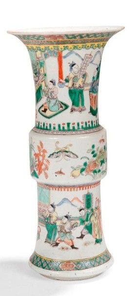 CHINE - Fin XIXe siècle 
Vase de forme «gu» en porcelaine décorée en émaux polychromes...