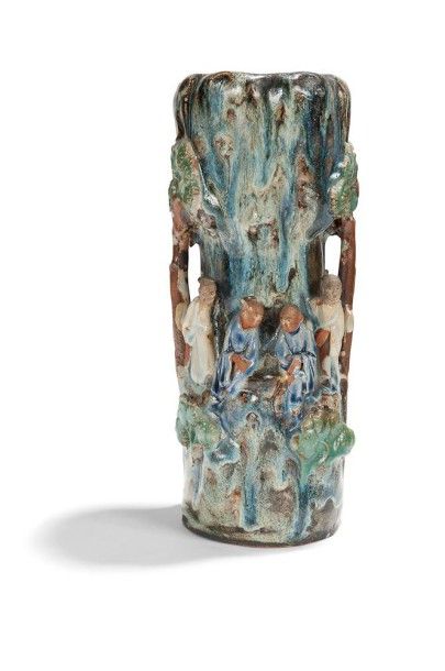 CHINE, Shiwan - Début XXe siècle 
Vase de forme cylindrique en grès émaillé polychrome...