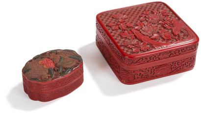 CHINE - XIXe siècle 
Deux boîtes en laque rouge sculptée, l?une de forme rectangulaire...