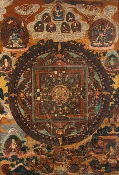 TIBET - XXe siècle 
Mandala, détrempe sur toile, à décor de double vajra au centre...