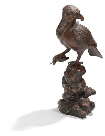 JAPON Époque MEIJI (1868 - 1912)
Groupe en bronze à patine brune, rapace formant...